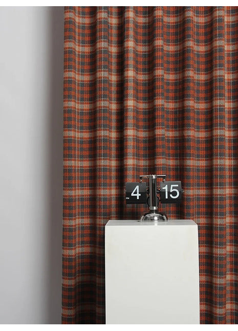 Rideau rouge à carreaux vintage façon tartan écossais