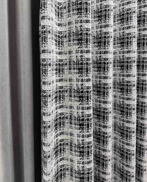 Rideau occultant tweed noir blanc jacquard relief motif Chanel haute couture élégant parisien chic