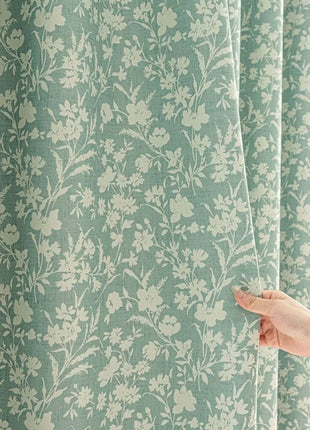 Rideau vert motif floral blanc style campagne
