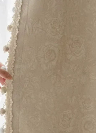 Rideau beige floral ton sur ton chambre