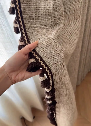 Rideau occultants beige clair effet craquelé avec pompons