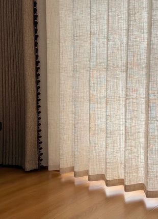 Rideau occultants beige clair effet craquelé avec pompons