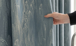 Rideau bleu motif bois doré salon