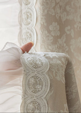 Rideau en dentelle brodée