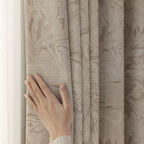 Rideau brodé feuillage beige occultant élégant