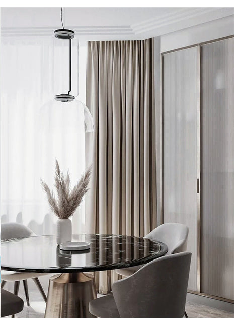Rideau beige occultant salon grège tombé soyeux salle manger contemporaine luxueuse élégante